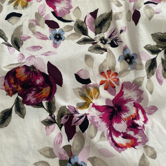 WHBM White House Black Market Floral Top Size 4 - Picture 2 of 5